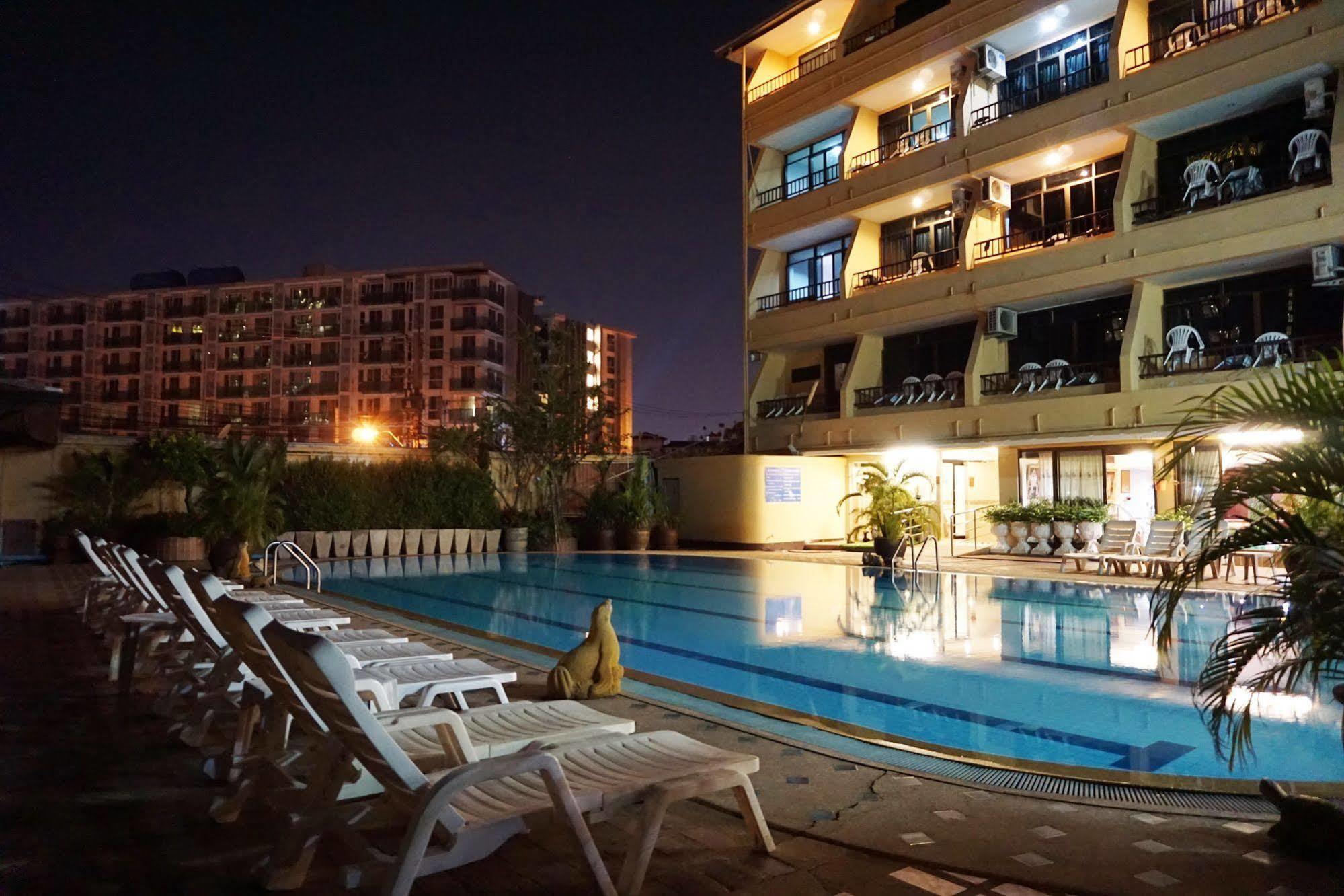 Suppamitr Villa Hotel Pattaya Buitenkant foto